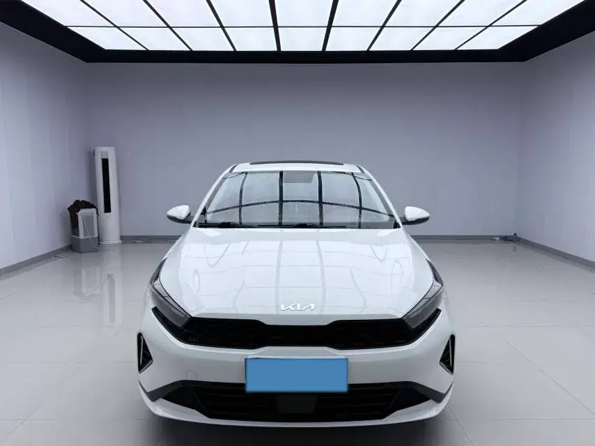 2023 KIA K3 thumbnail 2