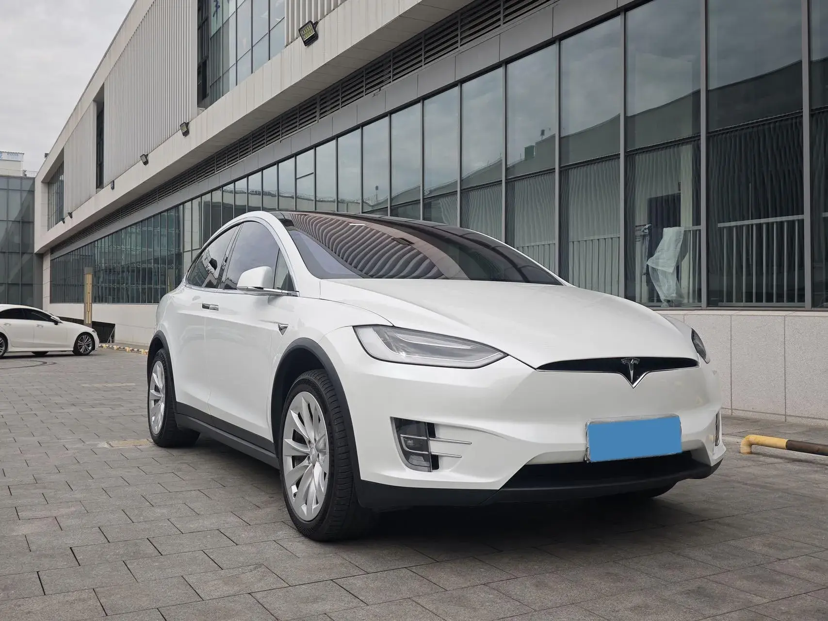 2019 TESLA MODEL thumbnail 3