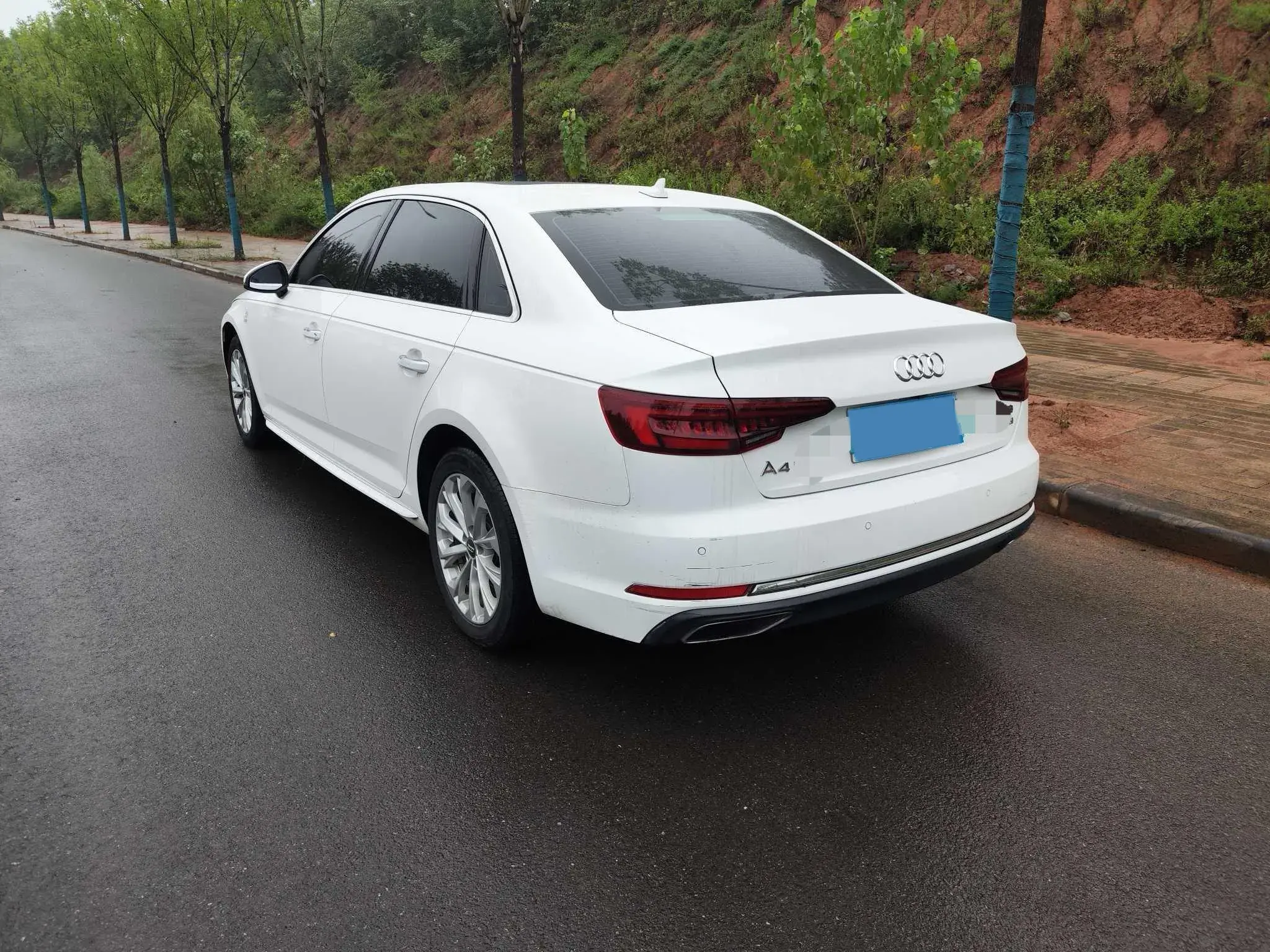 2019 AUDI A4L thumbnail 3