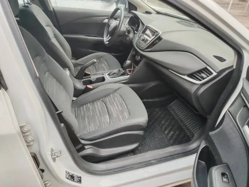 2016 CHEVROLET CAVALIER thumbnail 4