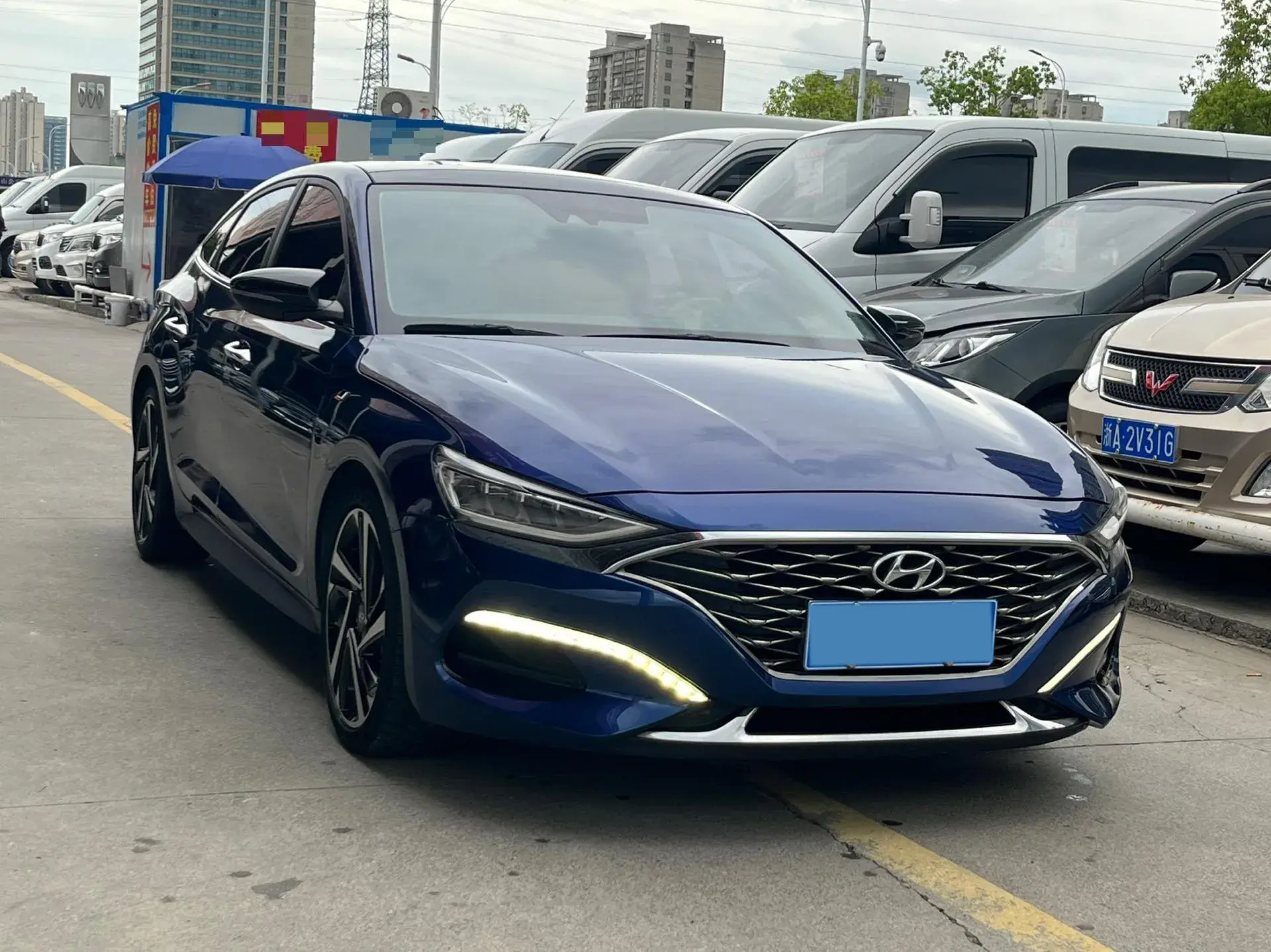 2019 HYUNDAI LA thumbnail 3