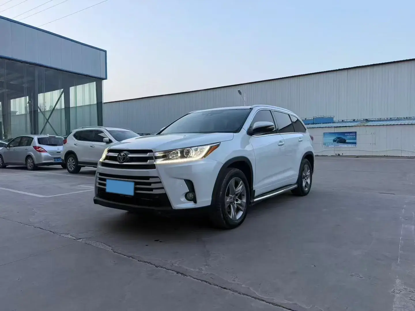 2018 TOYOTA HIGHLANDER view 1