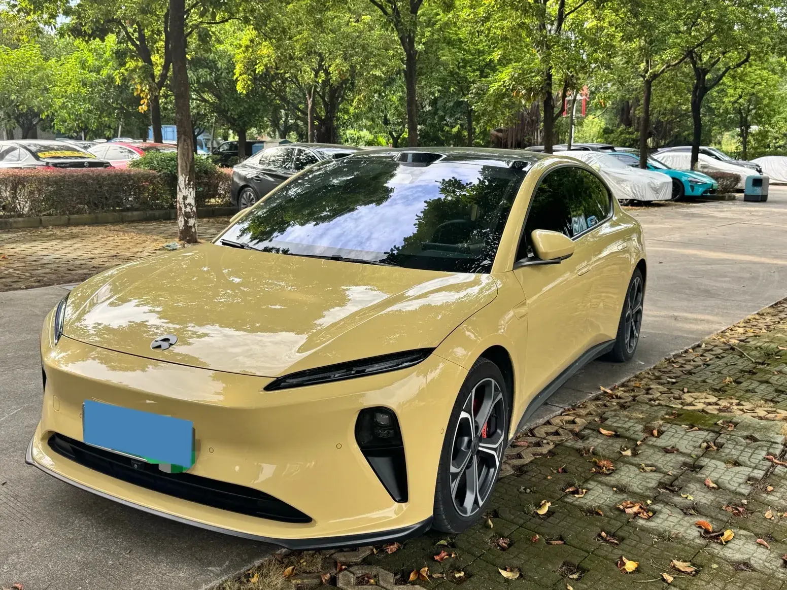 2022 NIO ET5 view 1