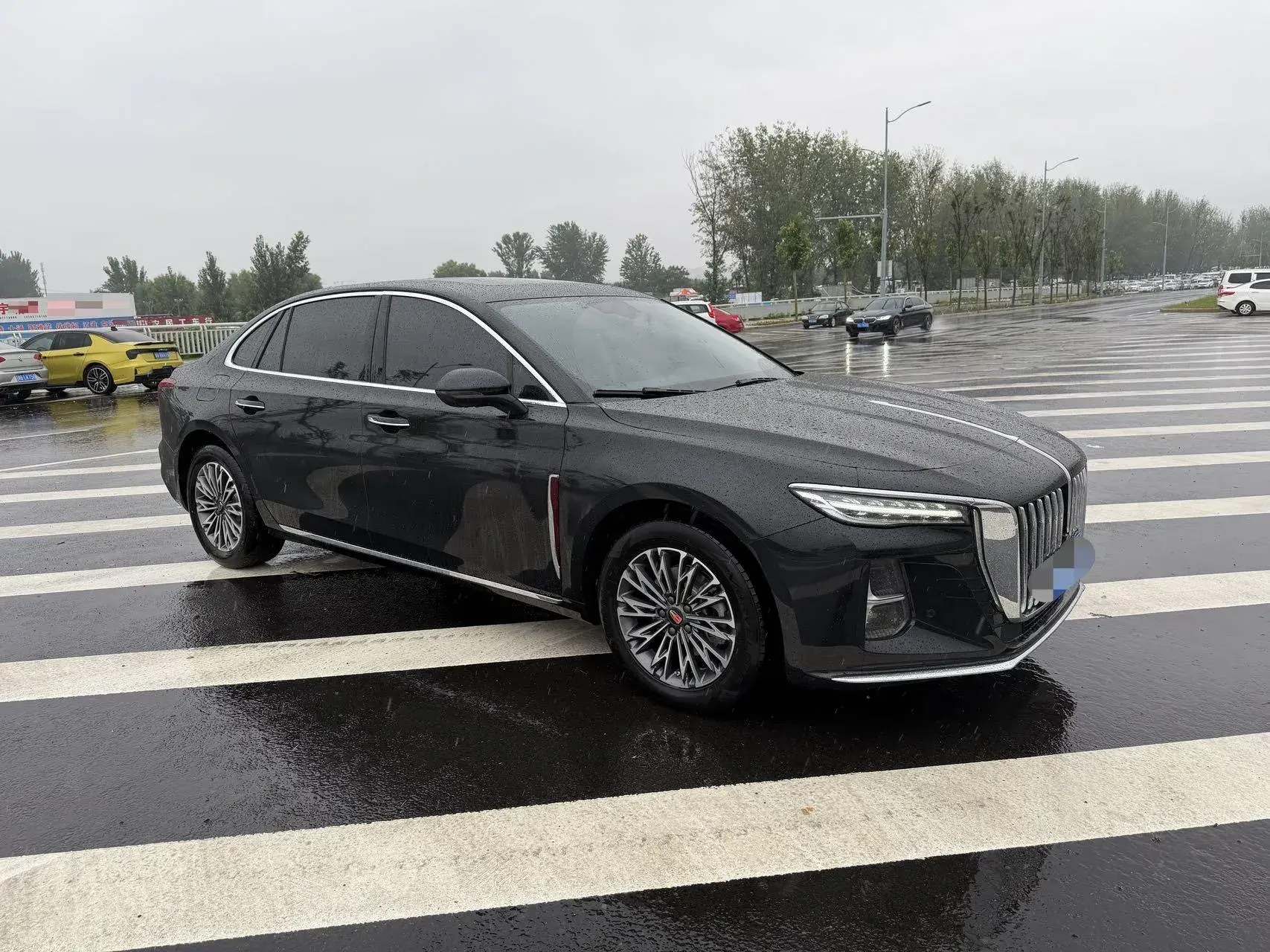 2025 HONGQI H5 thumbnail 3