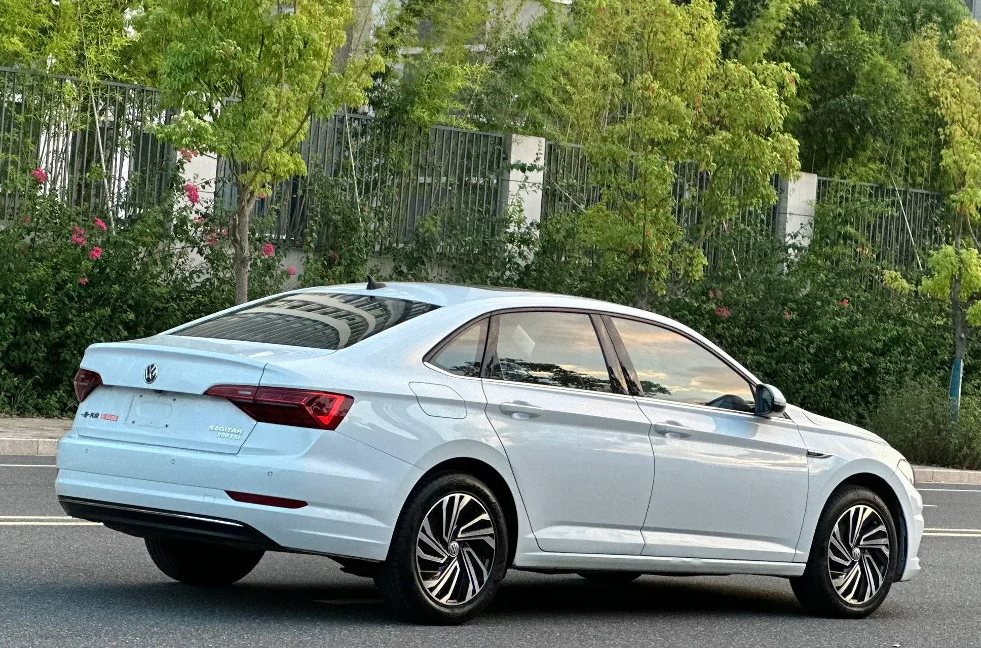 2022 VOLKSWAGEN SAGITAR thumbnail 4