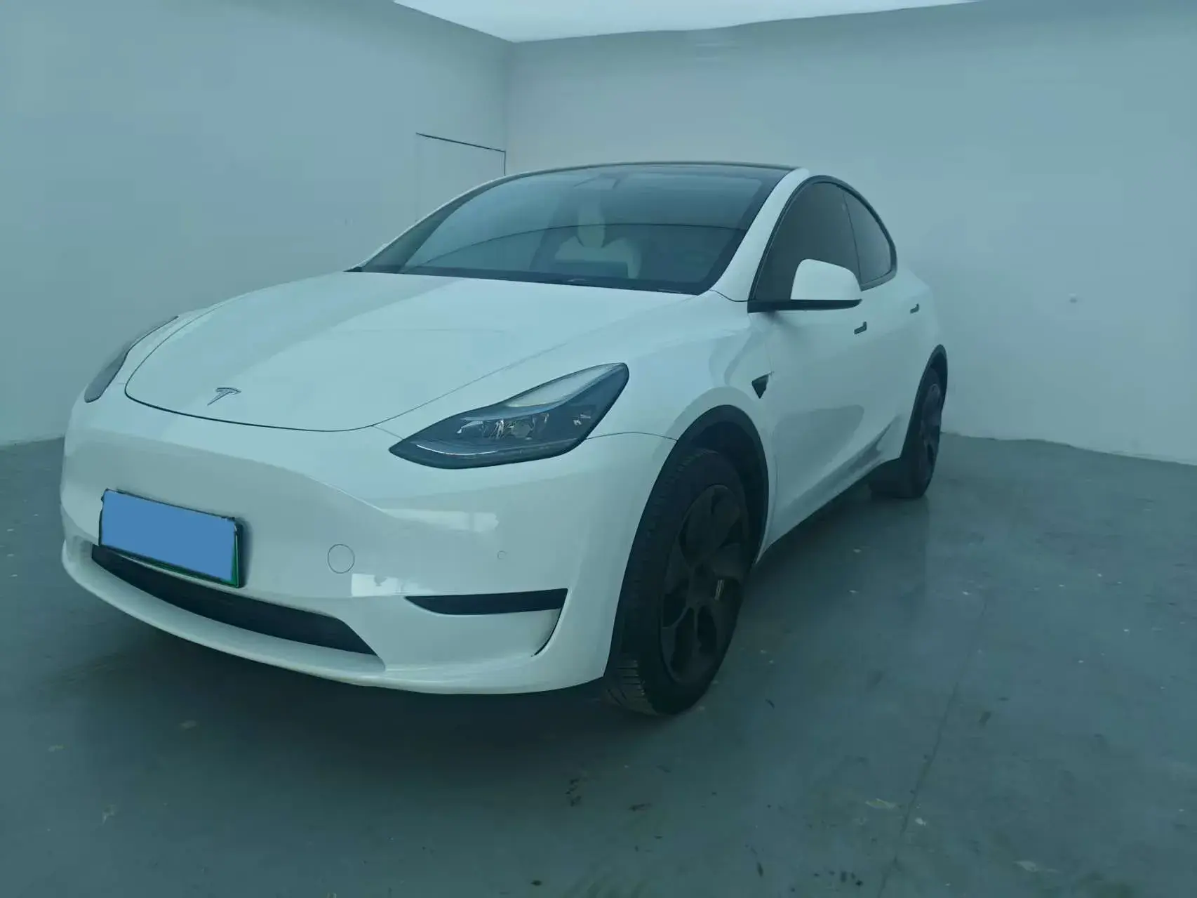 2022 TESLA MODEL view 1