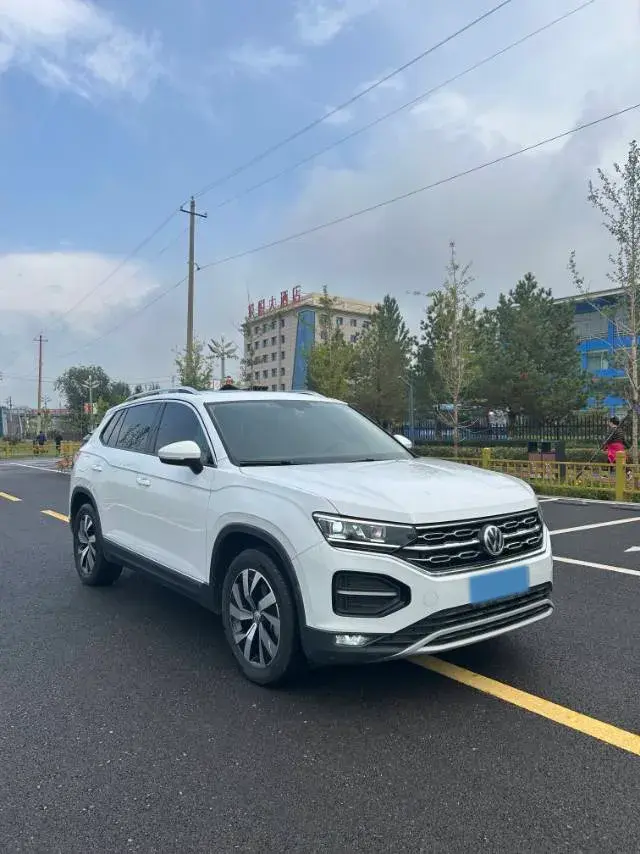 2019 VOLKSWAGEN TAYRON thumbnail 3