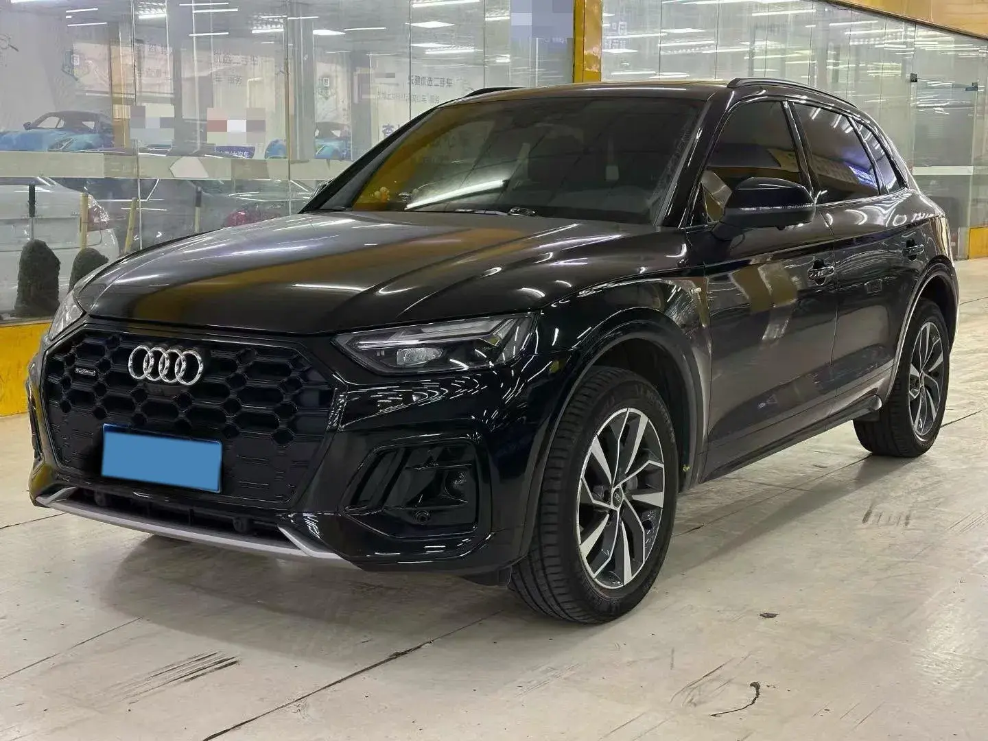 2022 AUDI Q5L view 1