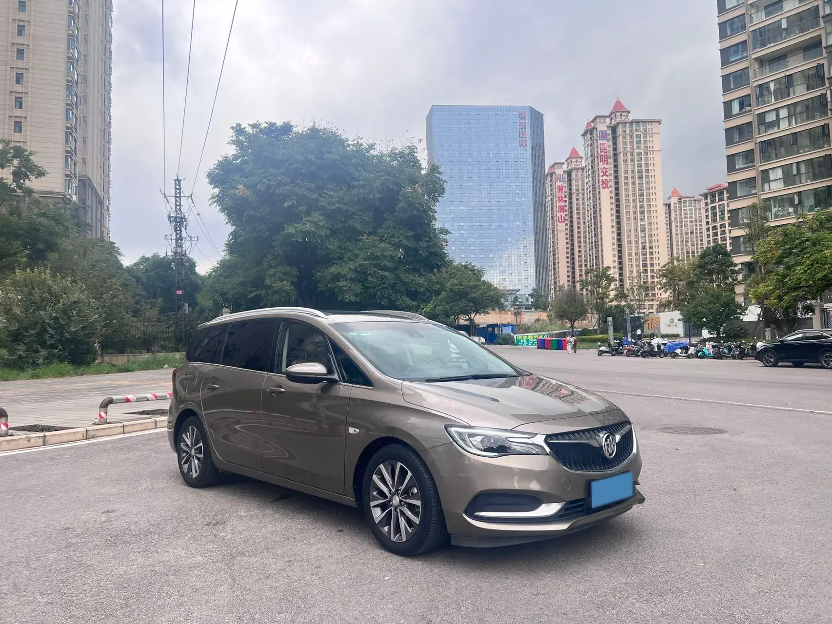 2021 BUICK GL6 thumbnail 2