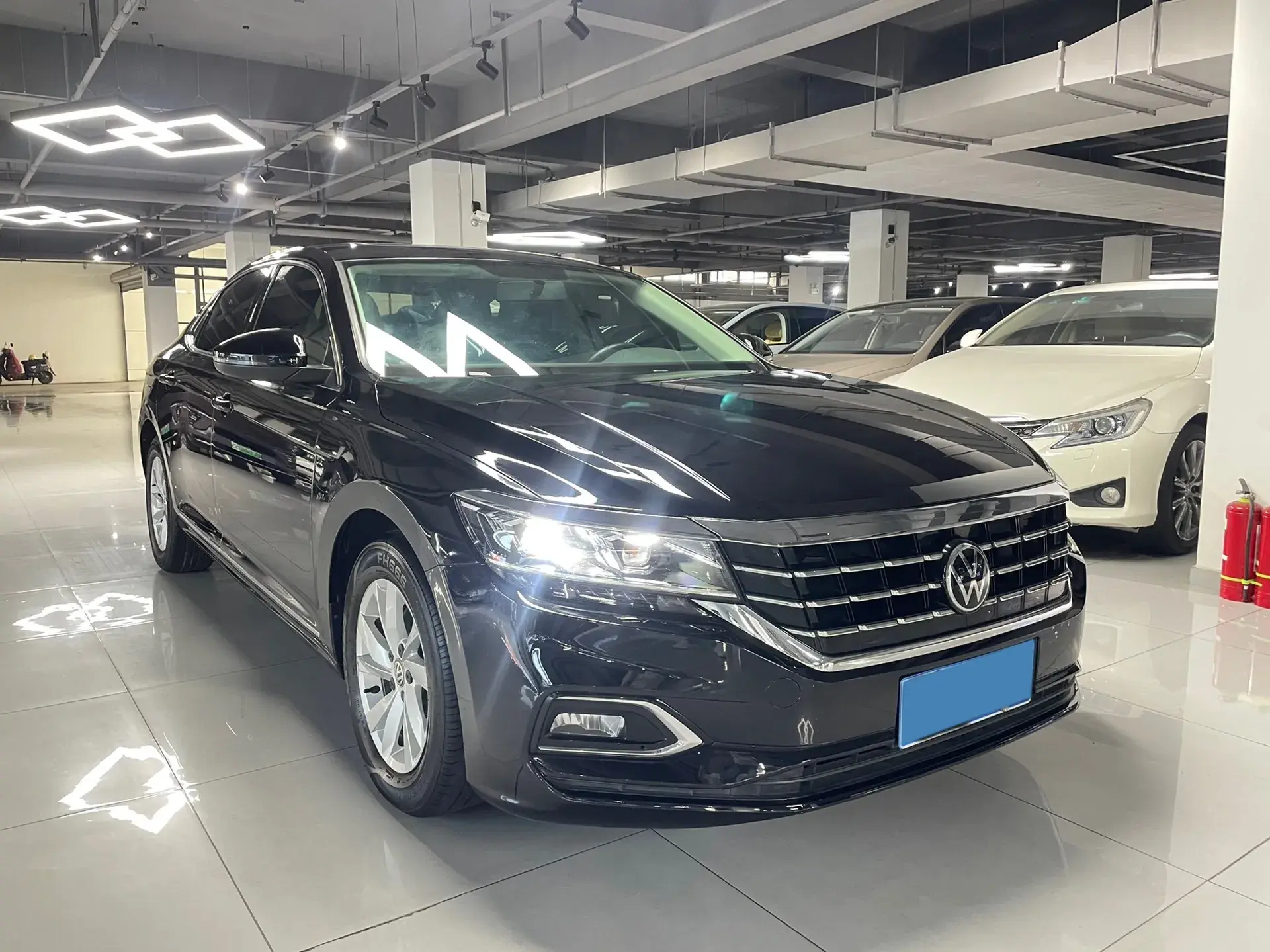 2019 VOLKSWAGEN PASSAT thumbnail 3