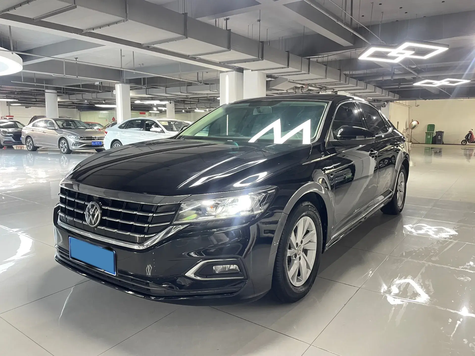 2019 VOLKSWAGEN PASSAT view 1