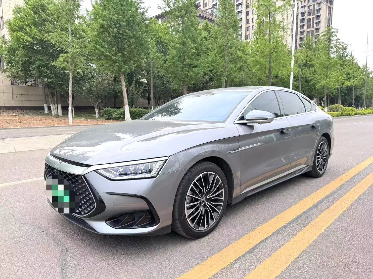 2023 BYD HAN view 1
