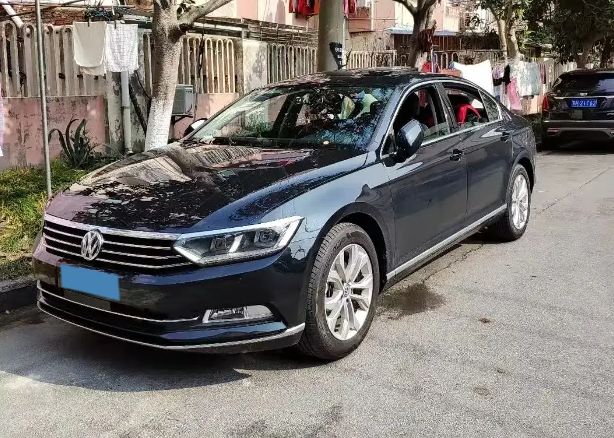 2019 VOLKSWAGEN MAGOTAN view 1