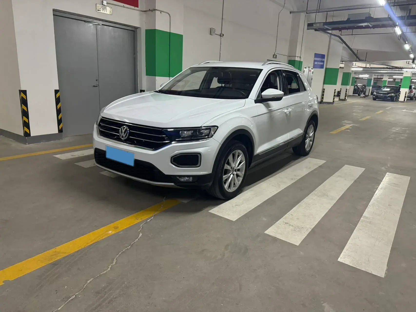 2018 VOLKSWAGEN T-ROC thumbnail 2