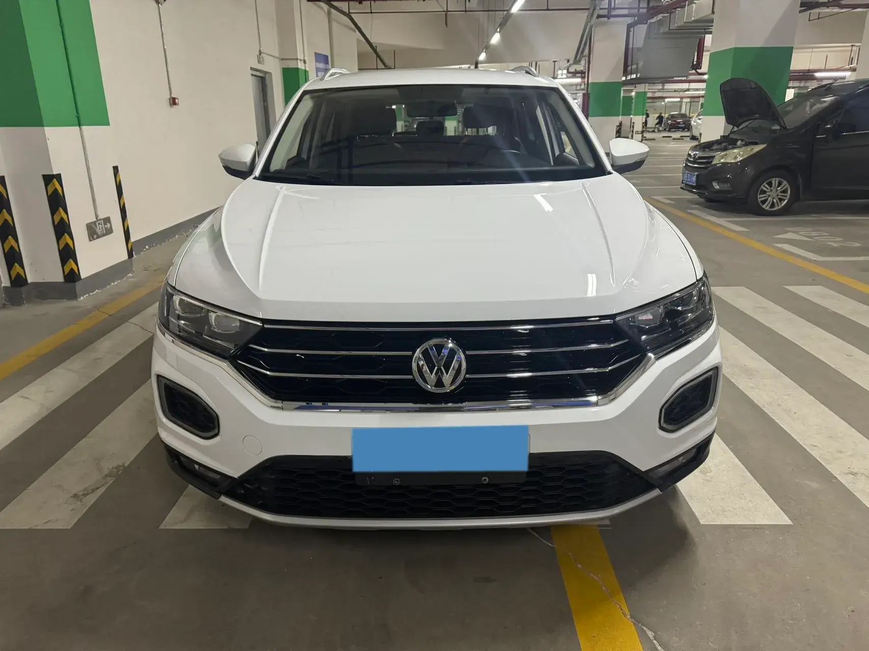2018 VOLKSWAGEN T-ROC thumbnail 3