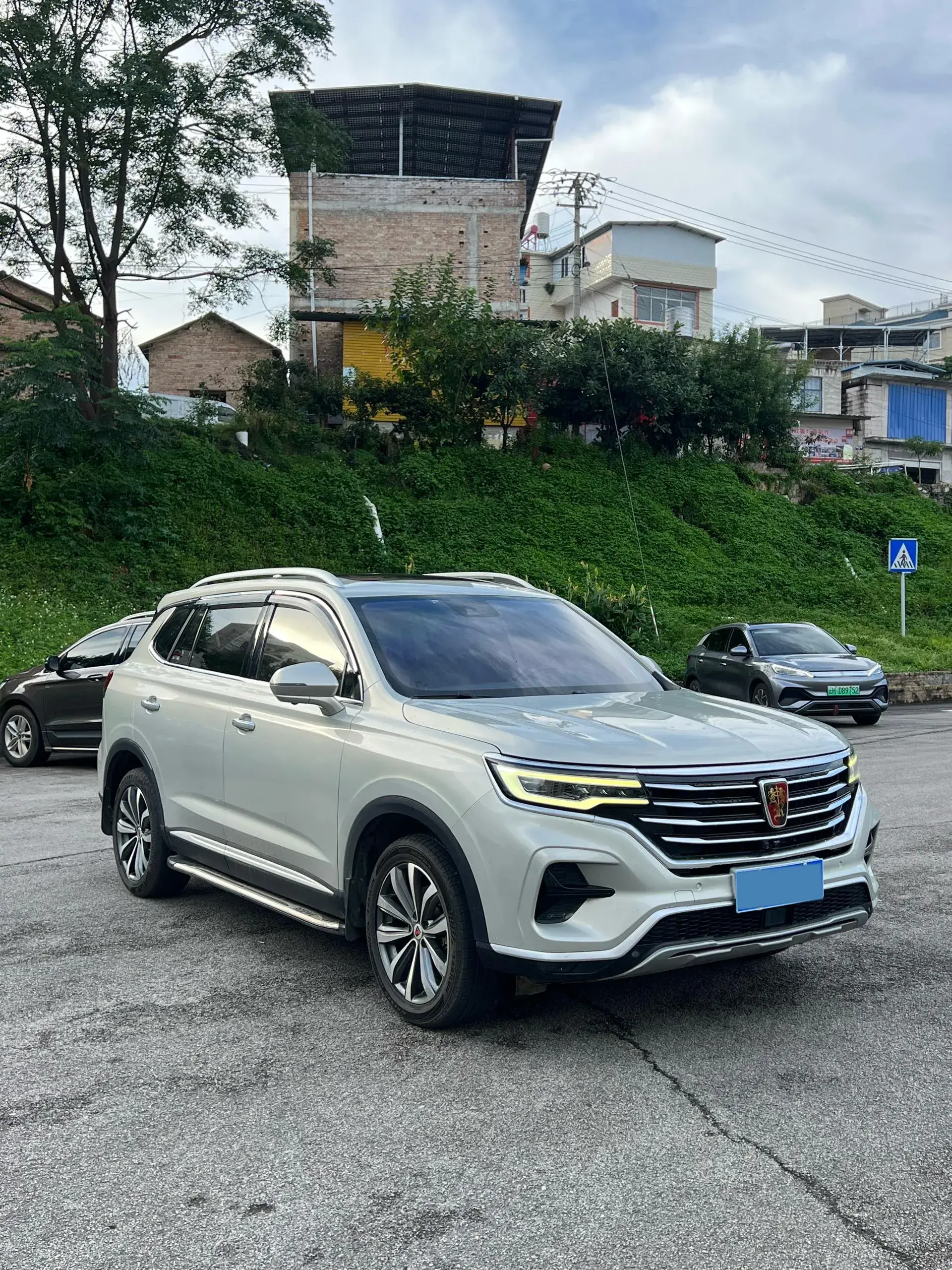 2020 ROEWE I6 thumbnail 3