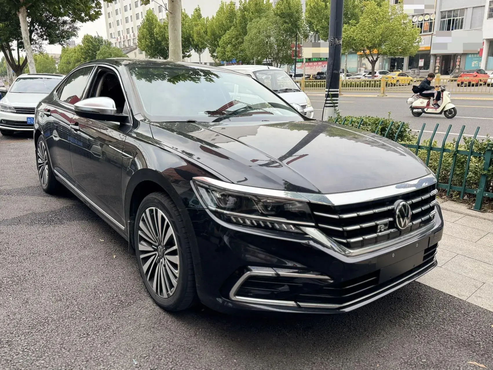 2021 VOLKSWAGEN PASSAT thumbnail 2