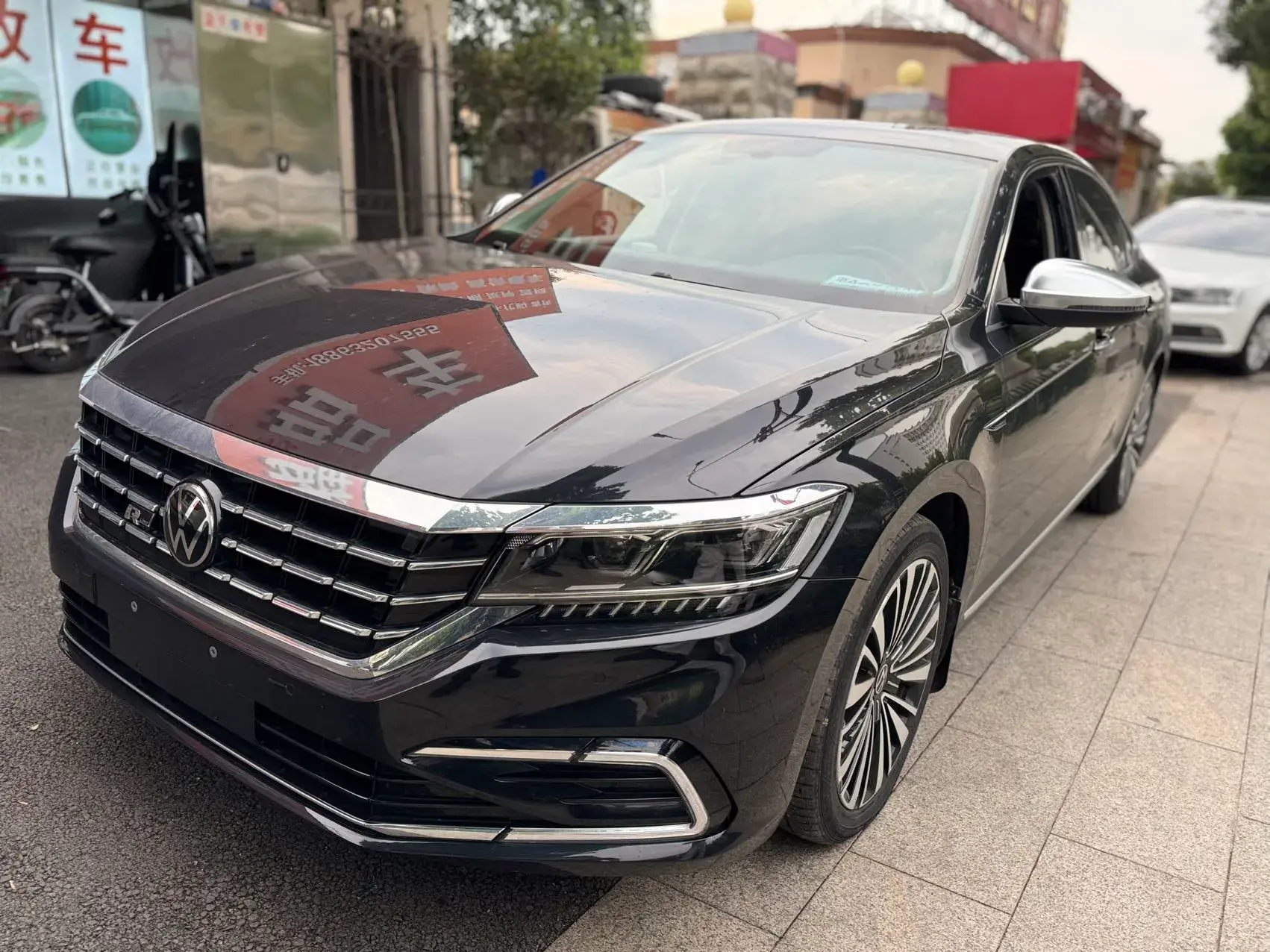2021 VOLKSWAGEN PASSAT view 1