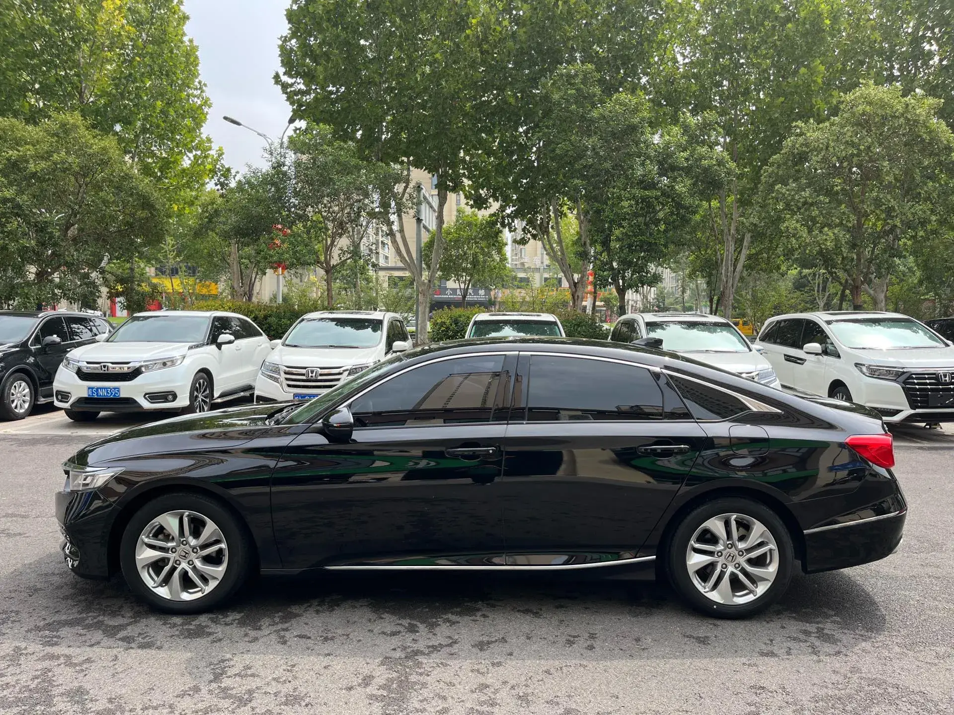 2018 HONDA ACCORD thumbnail 3