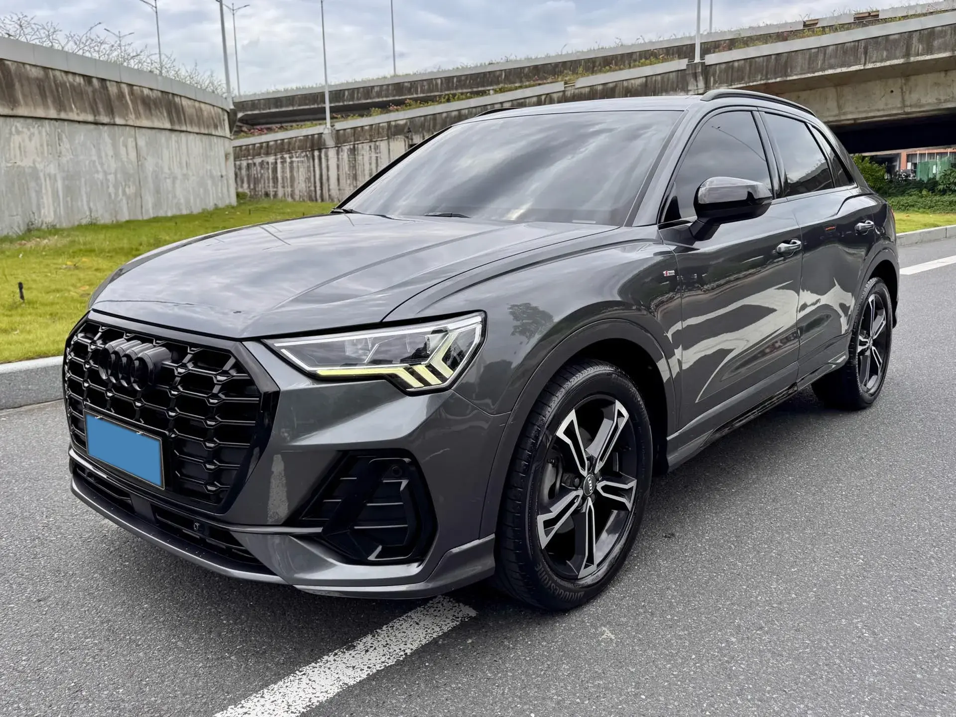 2020 AUDI Q3 view 1