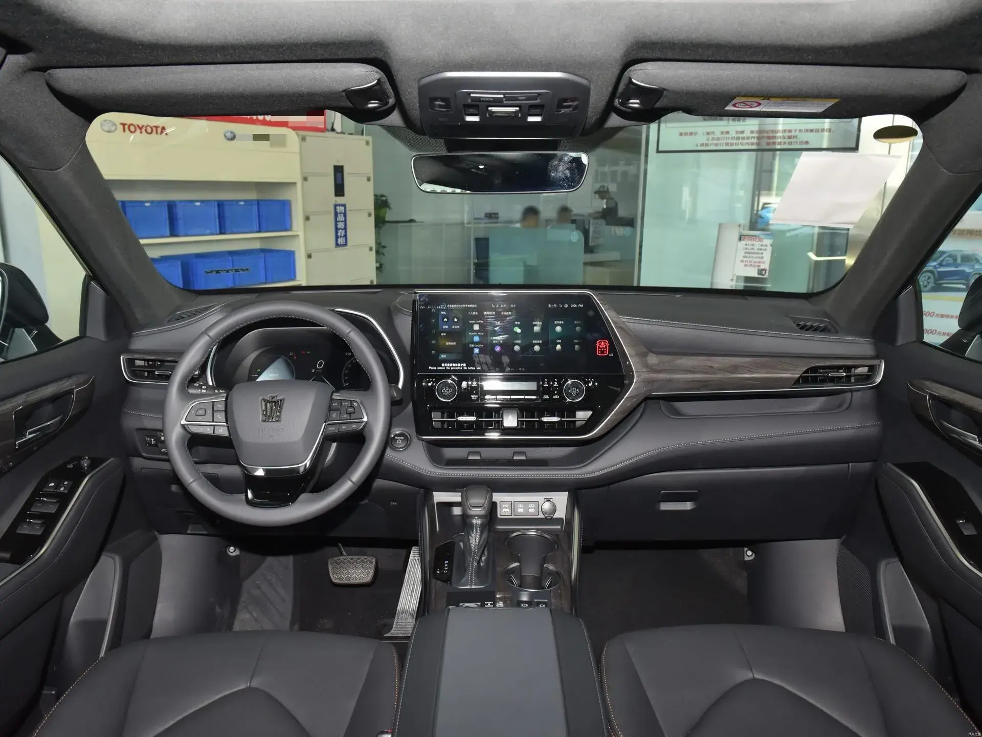 2024 TOYOTA CROWN thumbnail 4