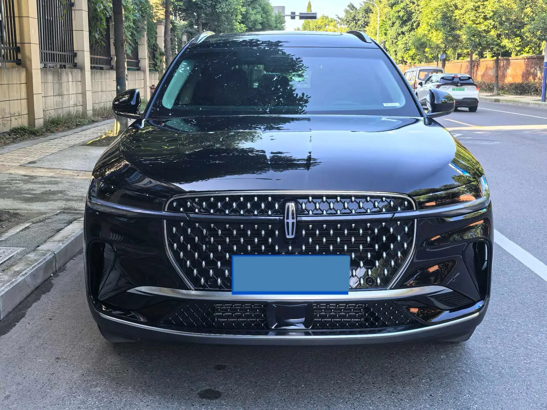 2025 LINCOLN NAUTILUS thumbnail 2