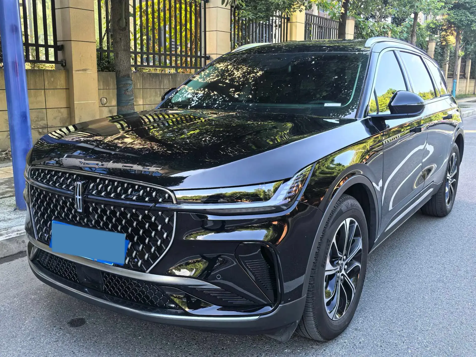 2025 LINCOLN NAUTILUS view 1