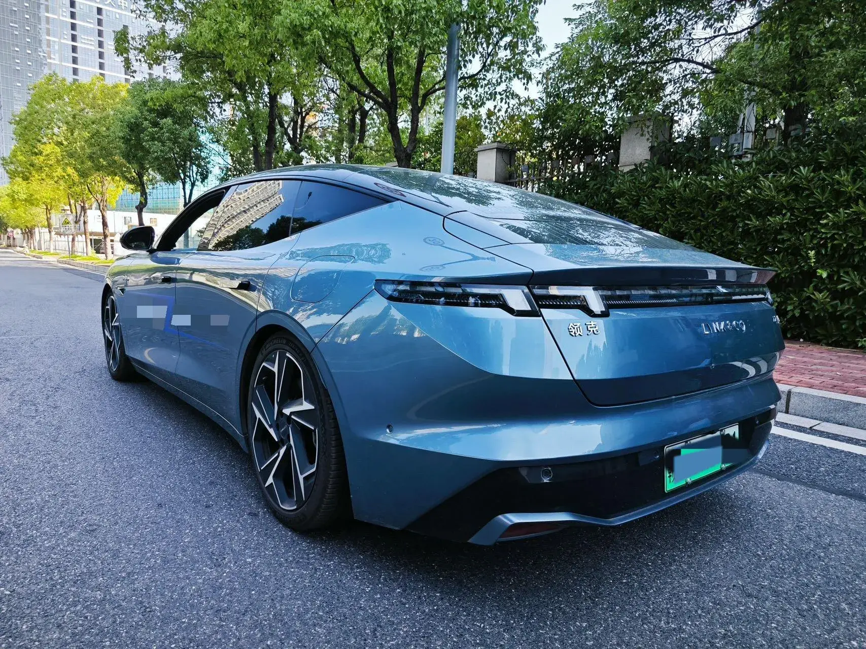 2025 LYNK&CO Z10 thumbnail 4