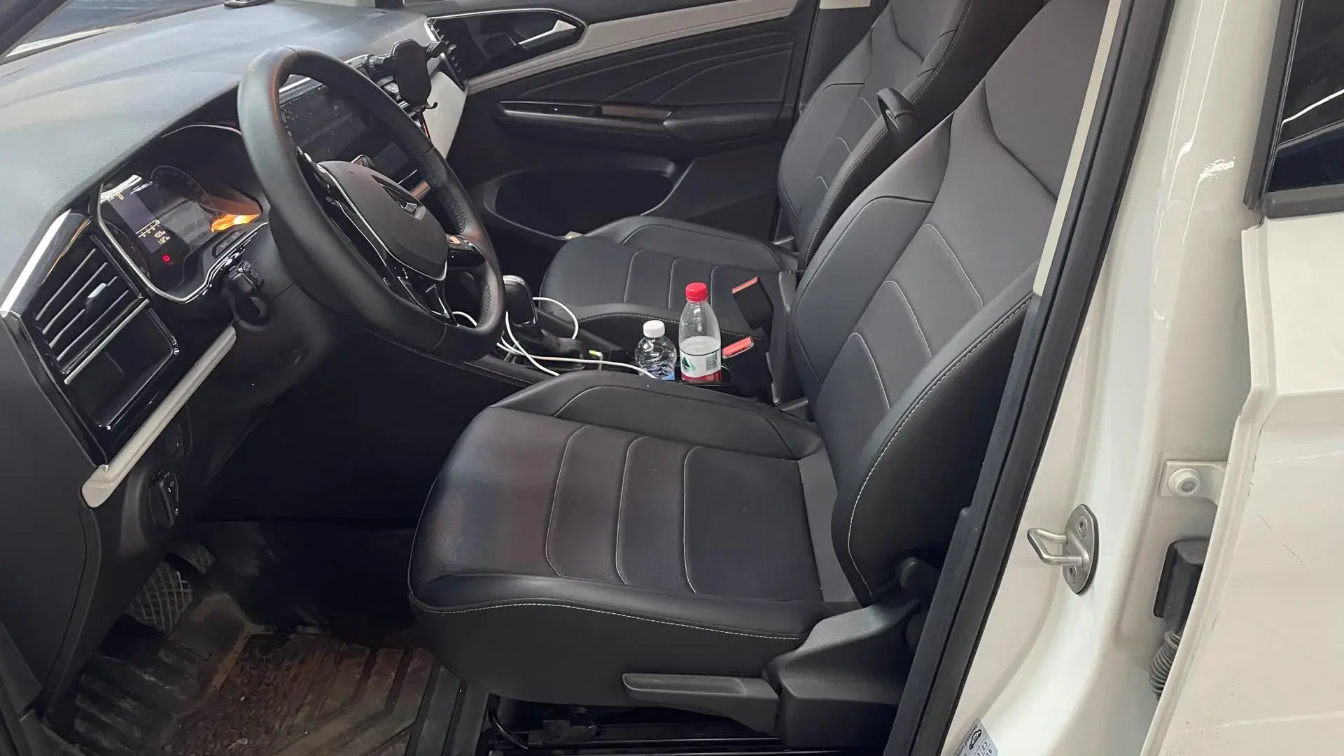 2023 JETTA VS5 thumbnail 3