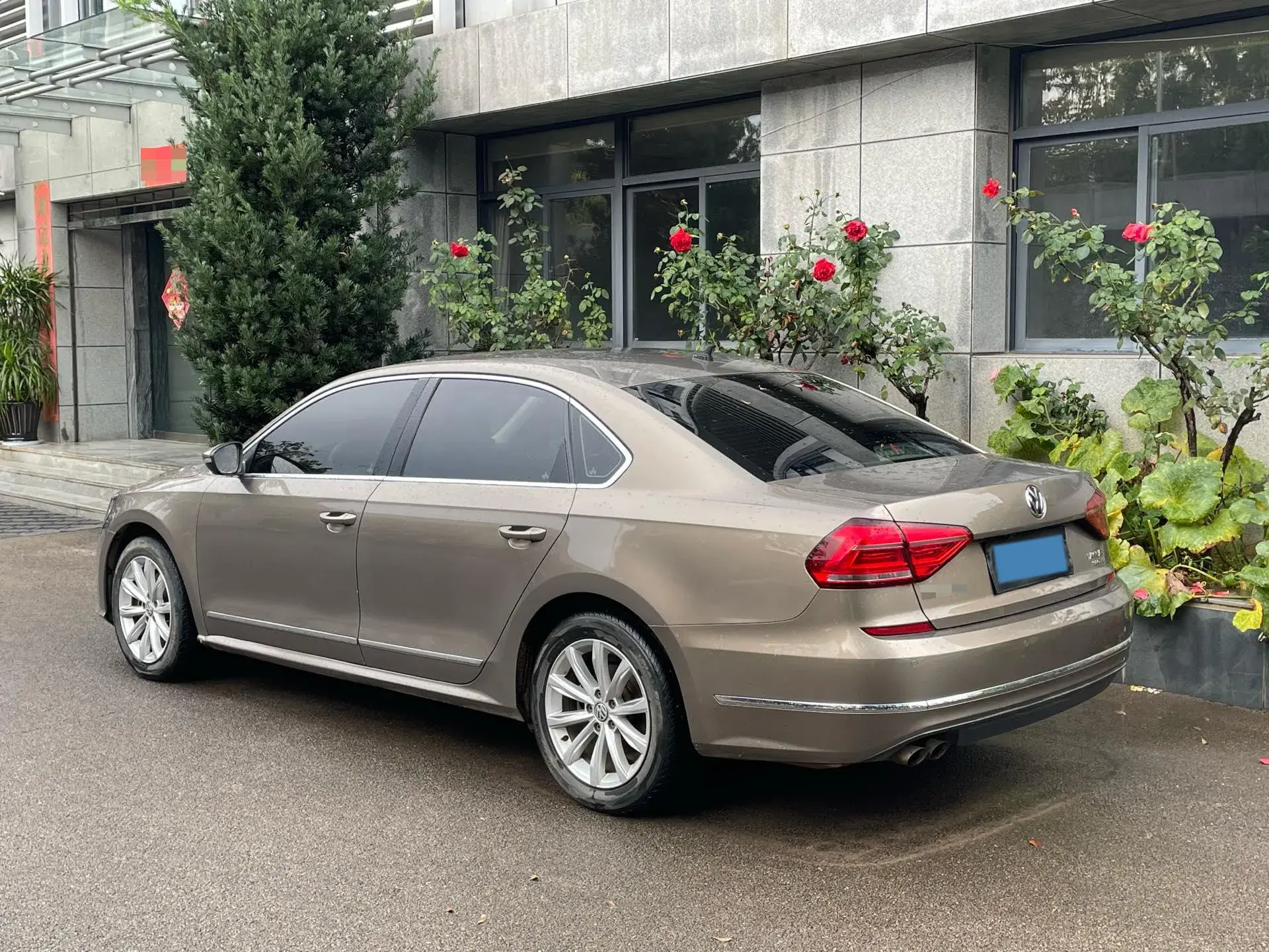 2016 VOLKSWAGEN PASSAT thumbnail 4