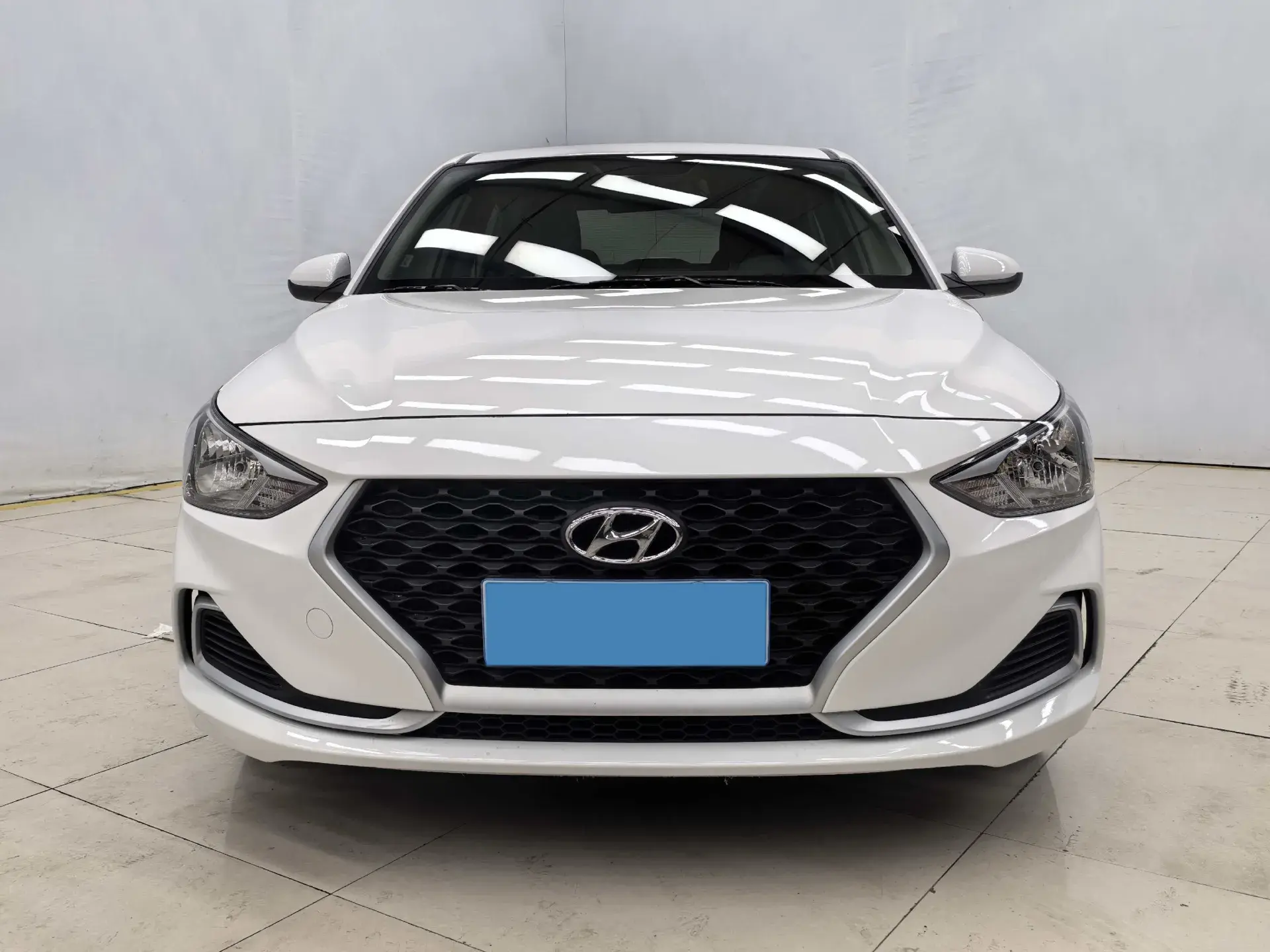 2017 HYUNDAI CELESTA thumbnail 3