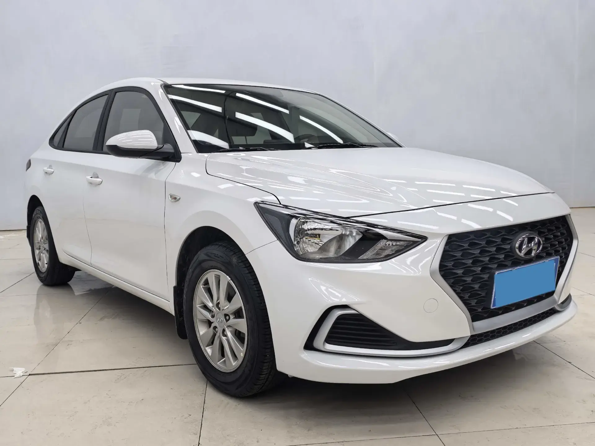 2017 HYUNDAI CELESTA thumbnail 2