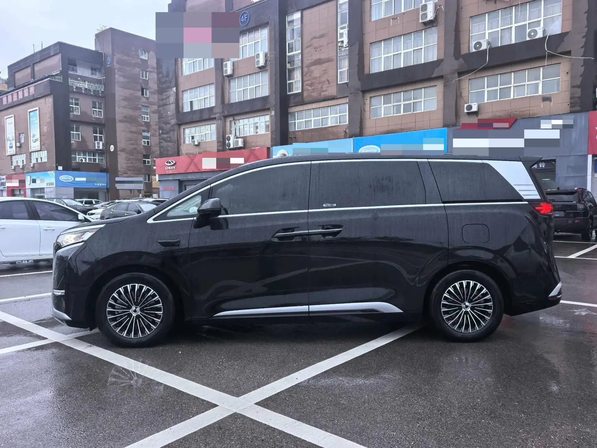 2024 DENZA D9 thumbnail 3