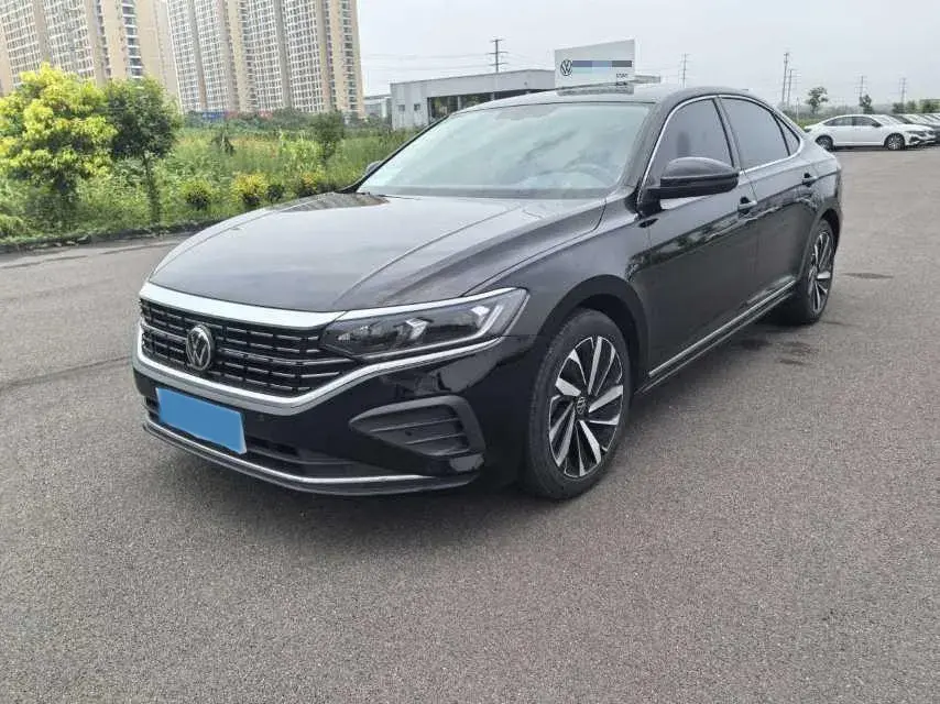 2025 VOLKSWAGEN PASSAT view 1