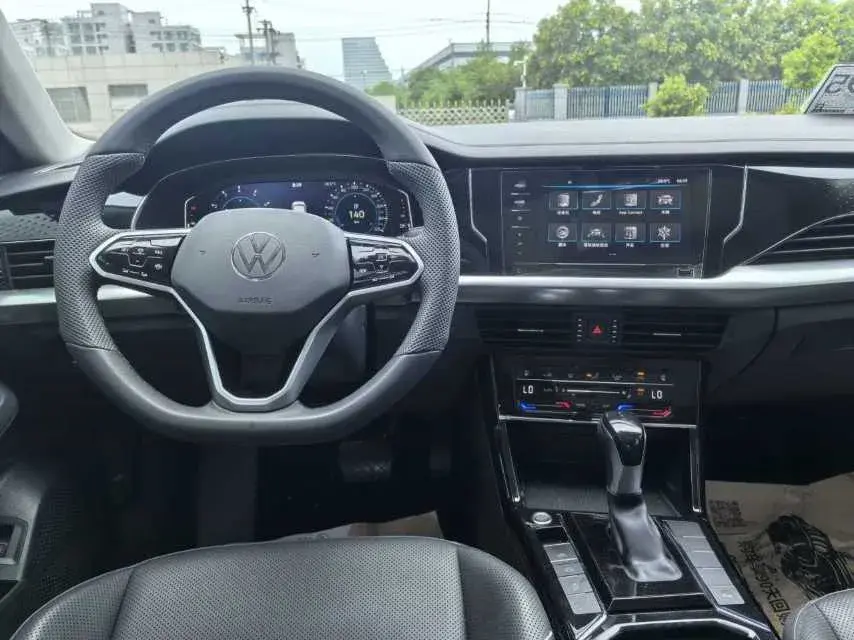 2025 VOLKSWAGEN PASSAT thumbnail 2