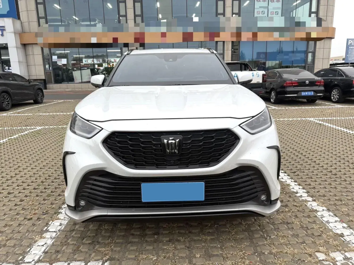 2022 TOYOTA CROWN thumbnail 2