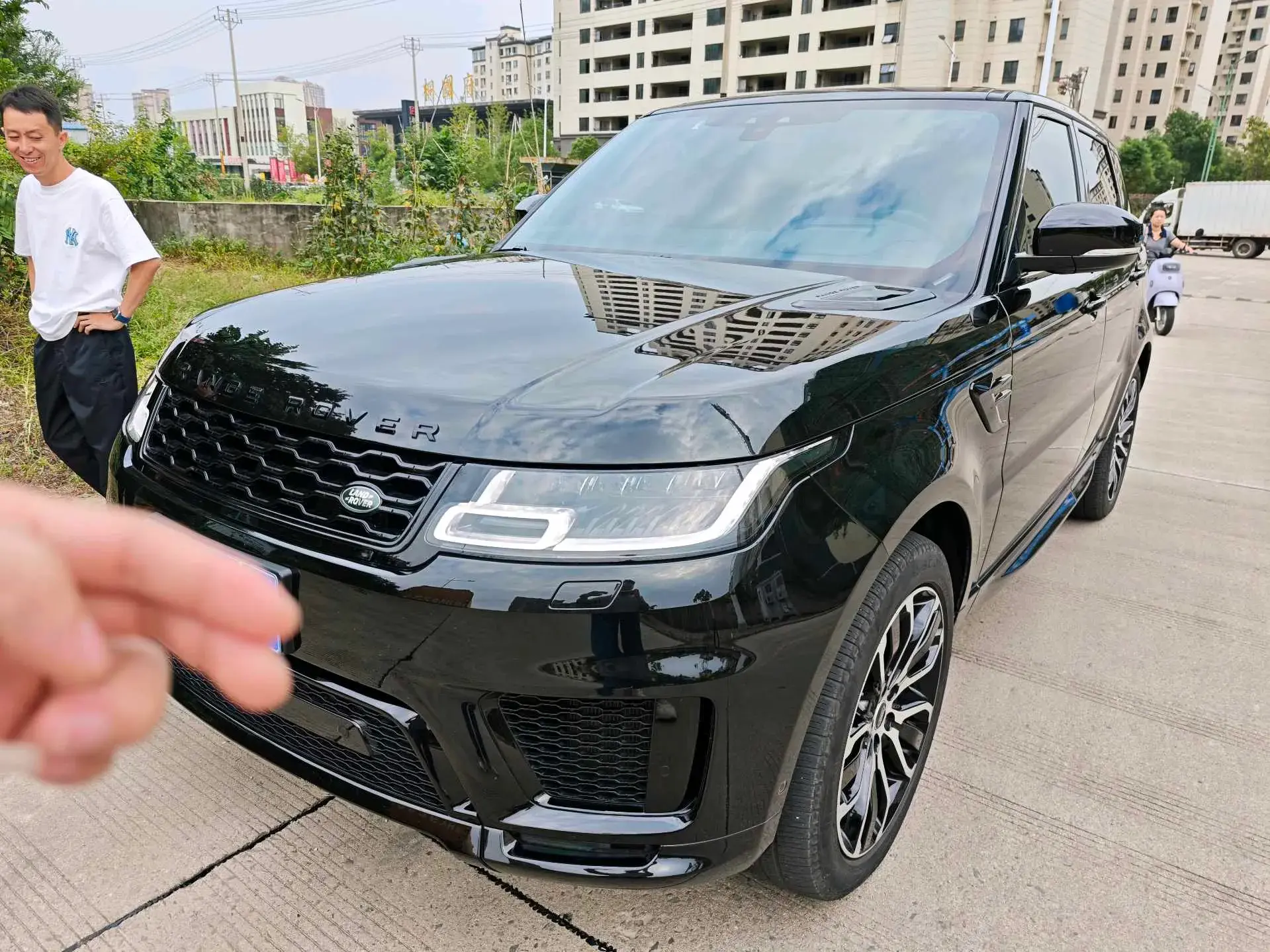 2022 LAND ROVER view 1