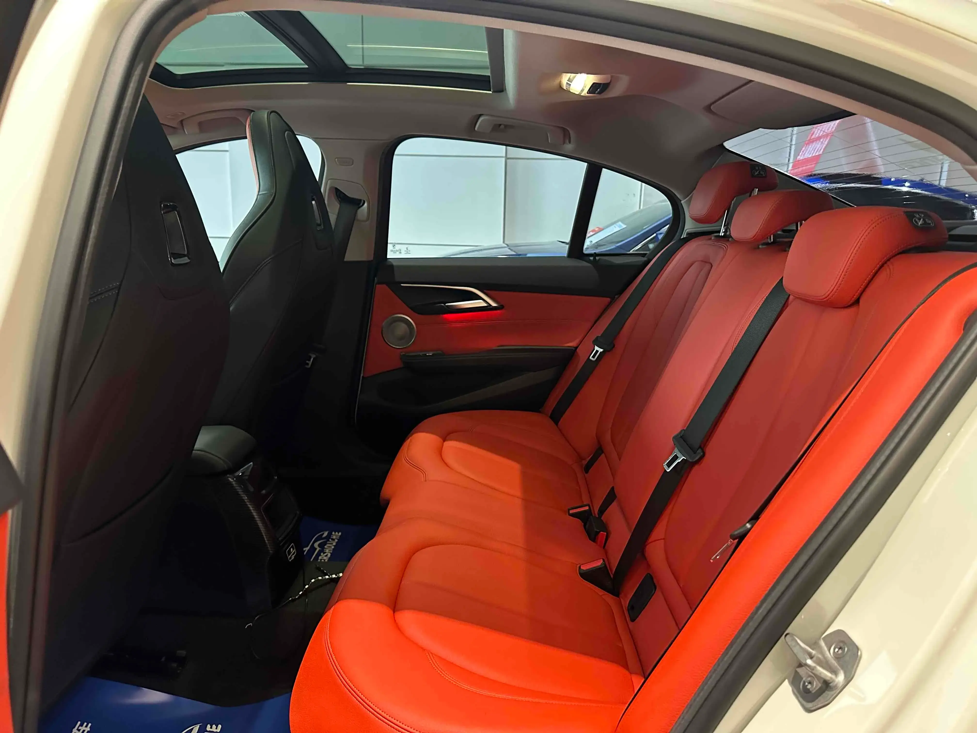 2021 BMW 1 thumbnail 4