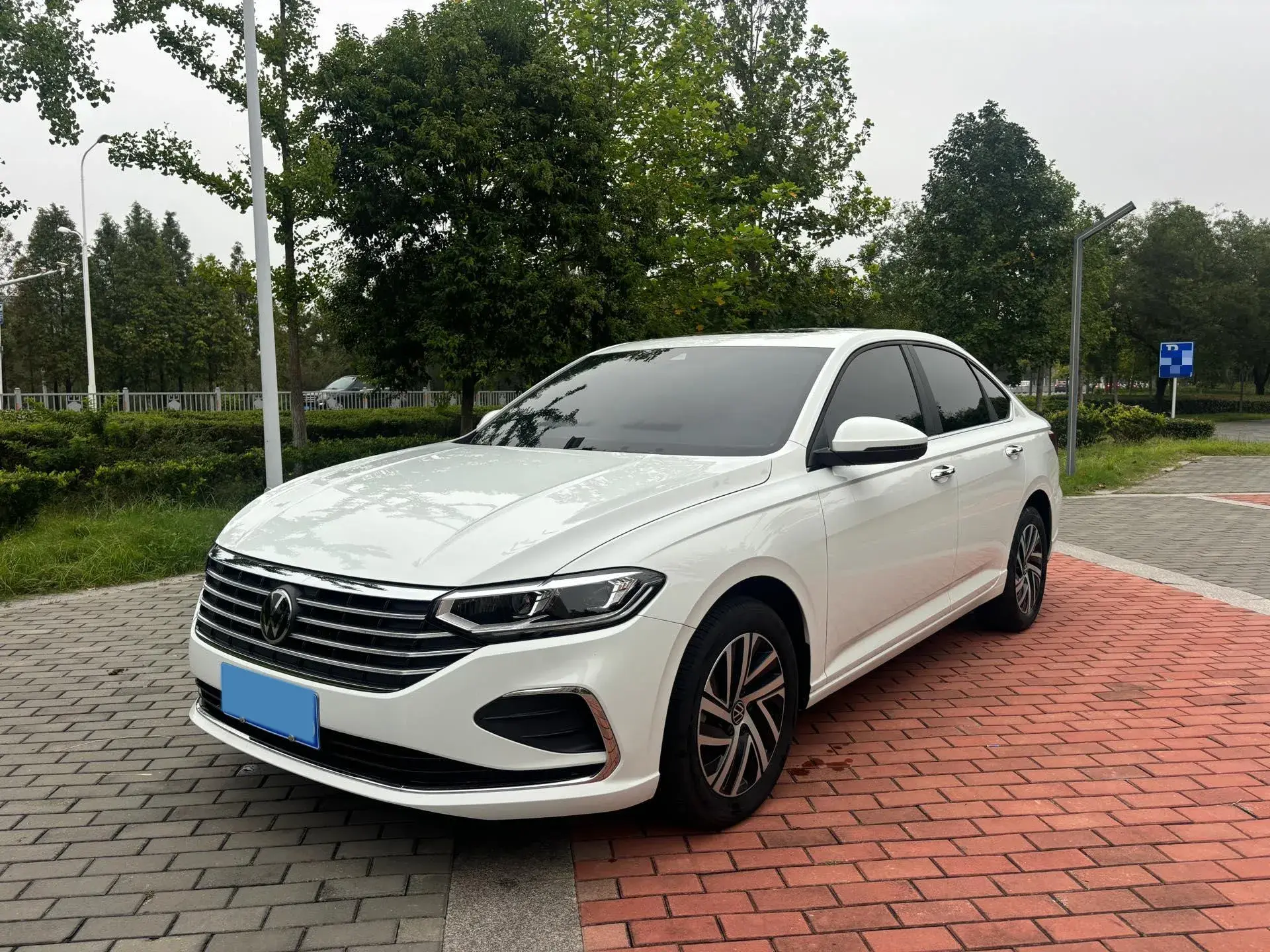 2024 VOLKSWAGEN LAVIDA view 1