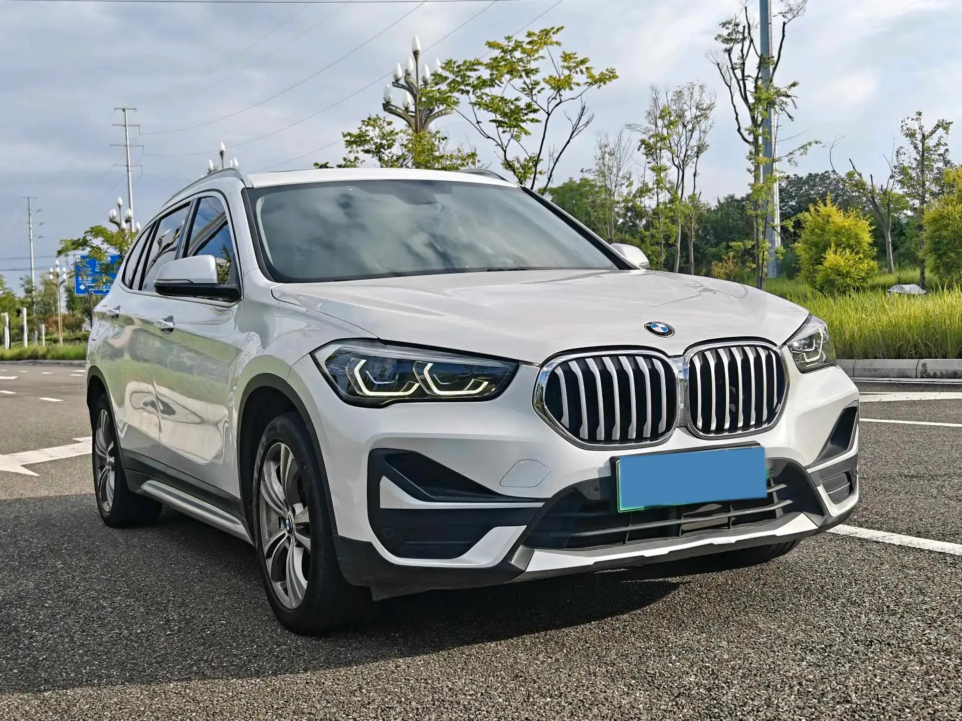 2021 BMW X1 thumbnail 3