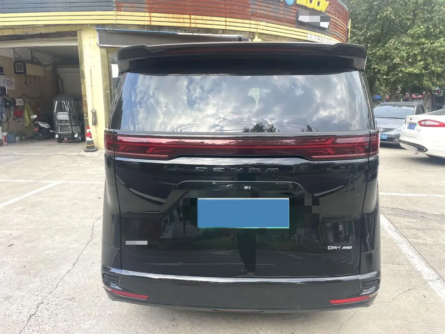 2024 DENZA D9 thumbnail 4