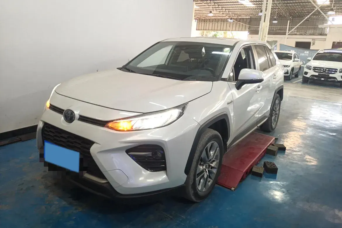 2021 TOYOTA WILDLANDER view 1