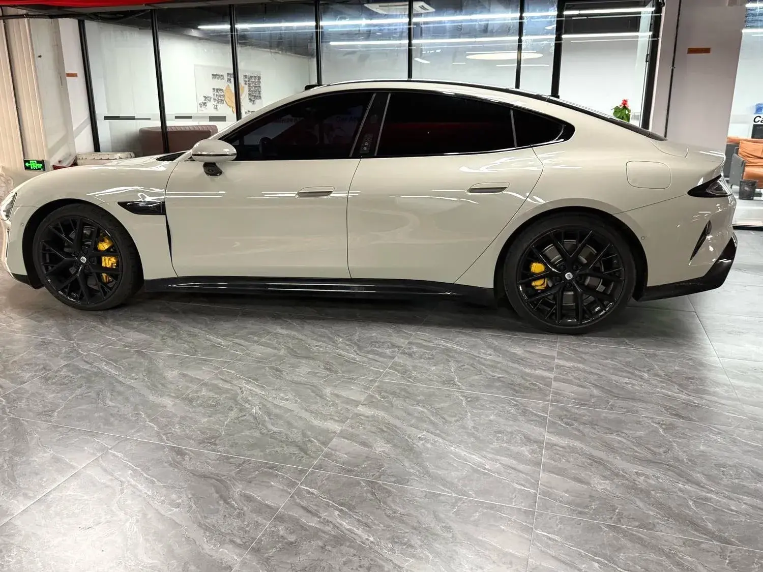 2024 MI SU7 thumbnail 3