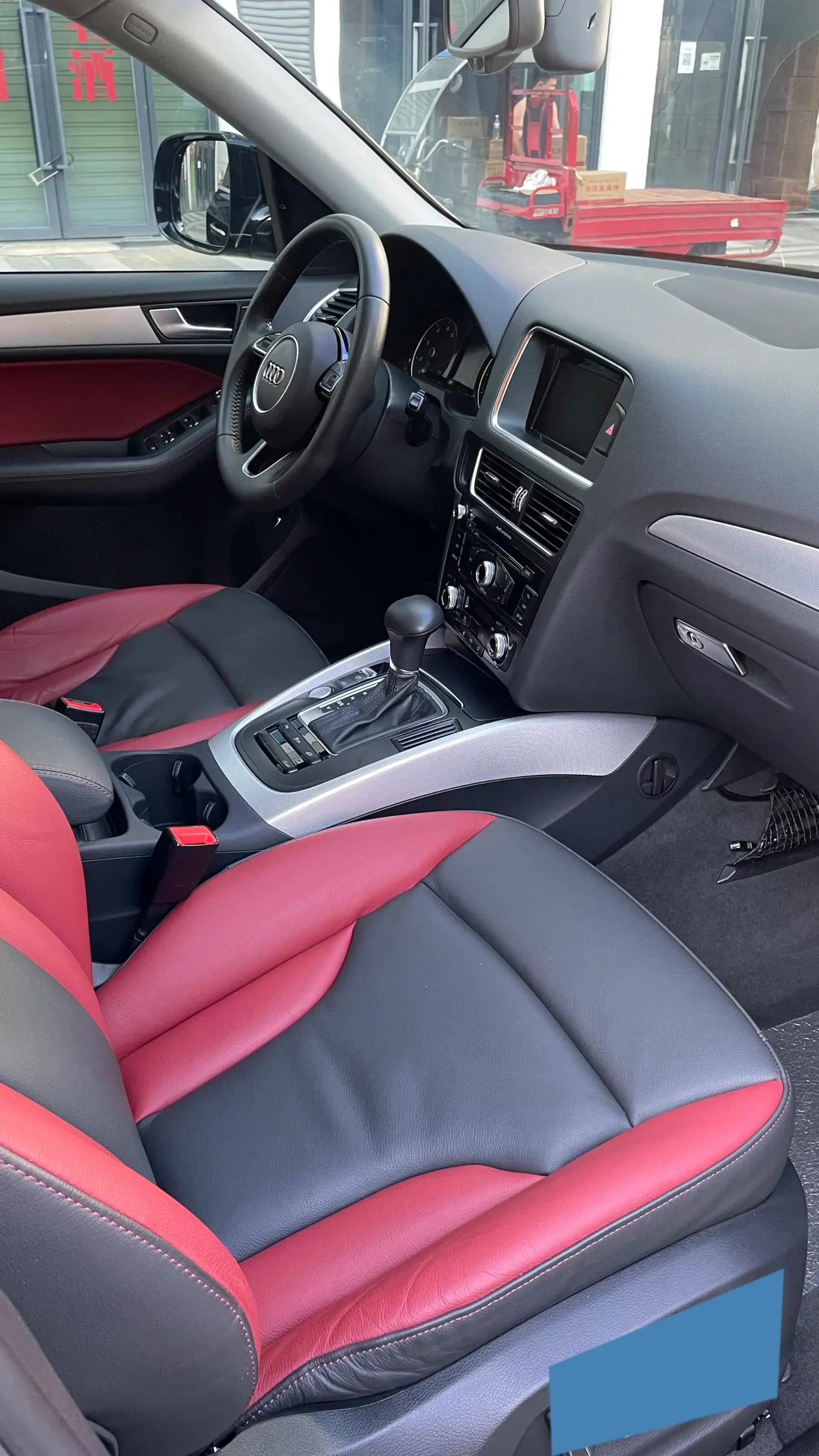 2019 LAND ROVER thumbnail 4