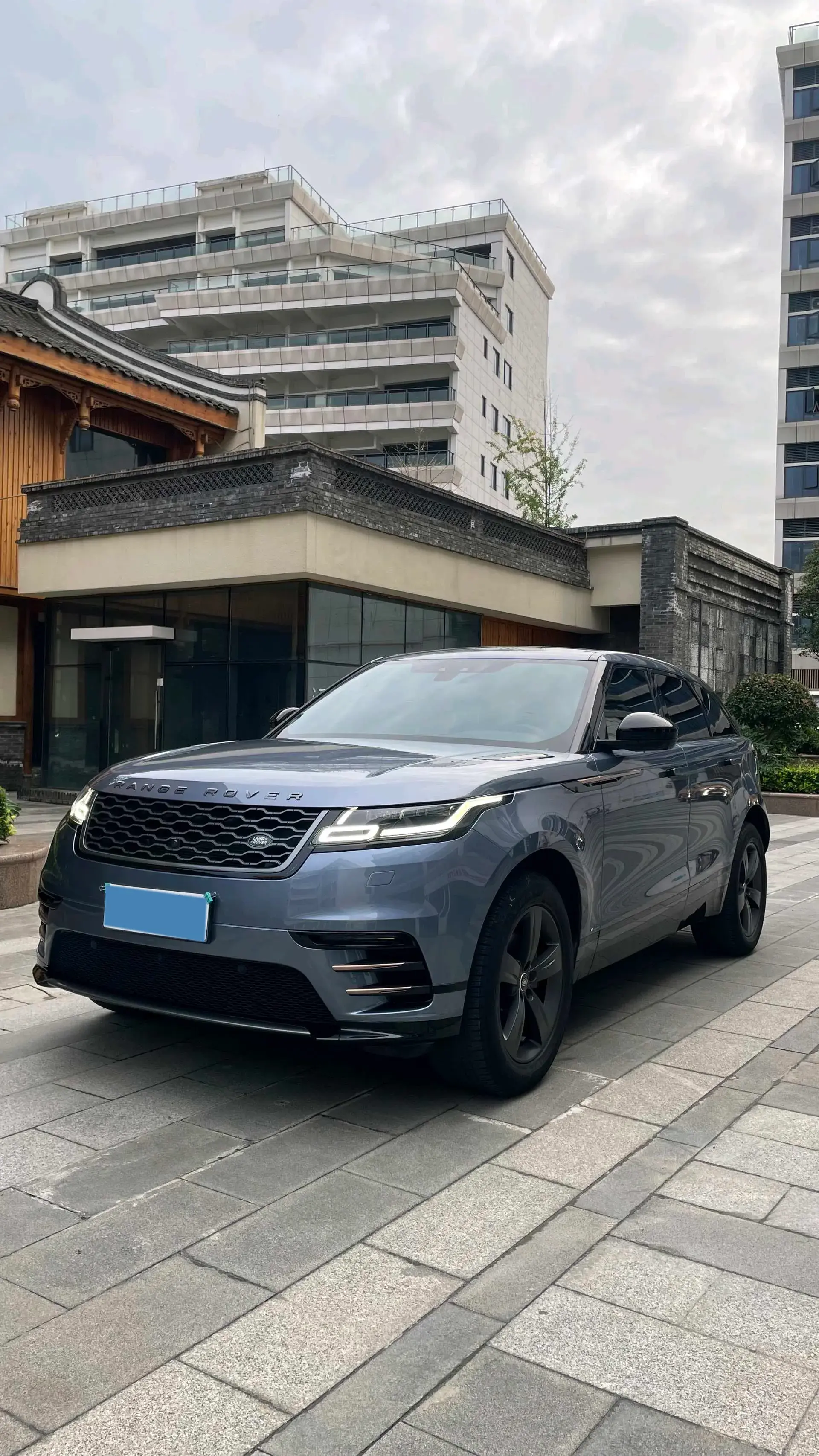 2019 LAND ROVER view 1