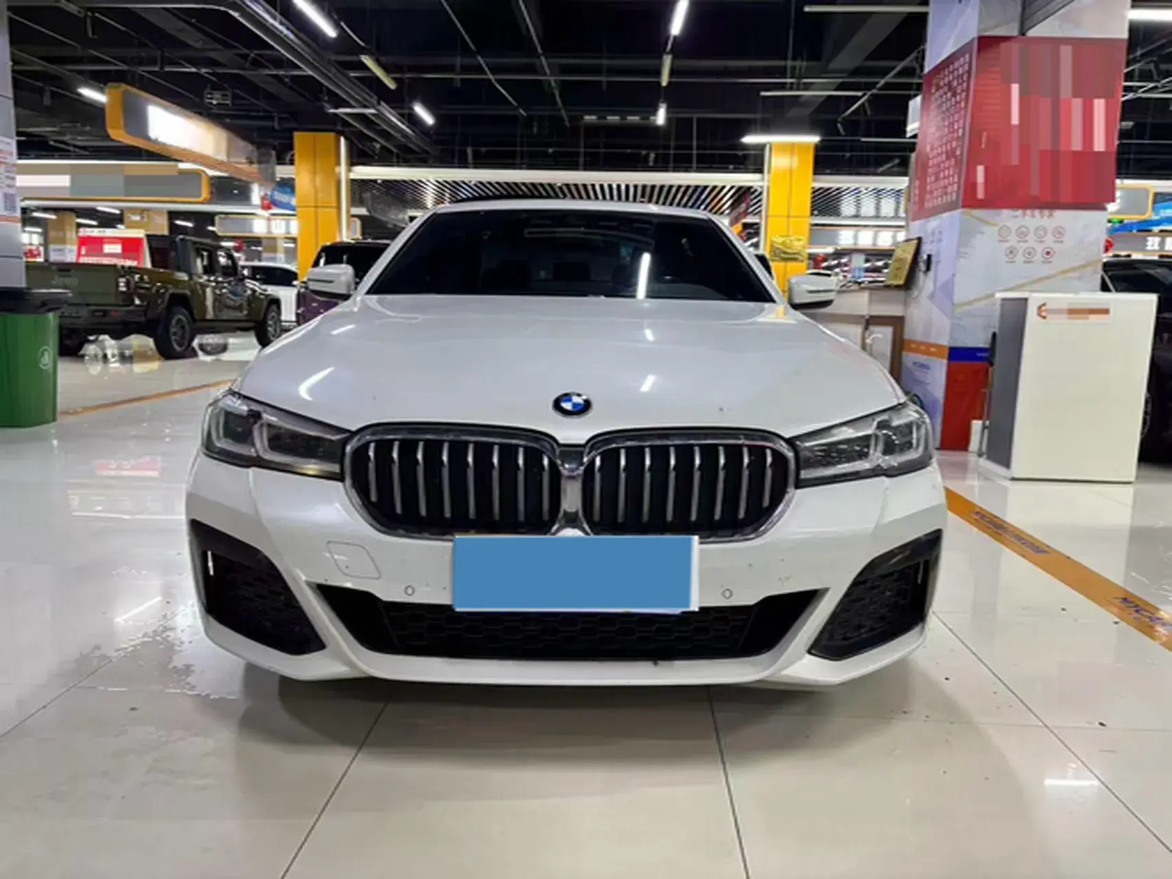 2021 BMW 5 thumbnail 2