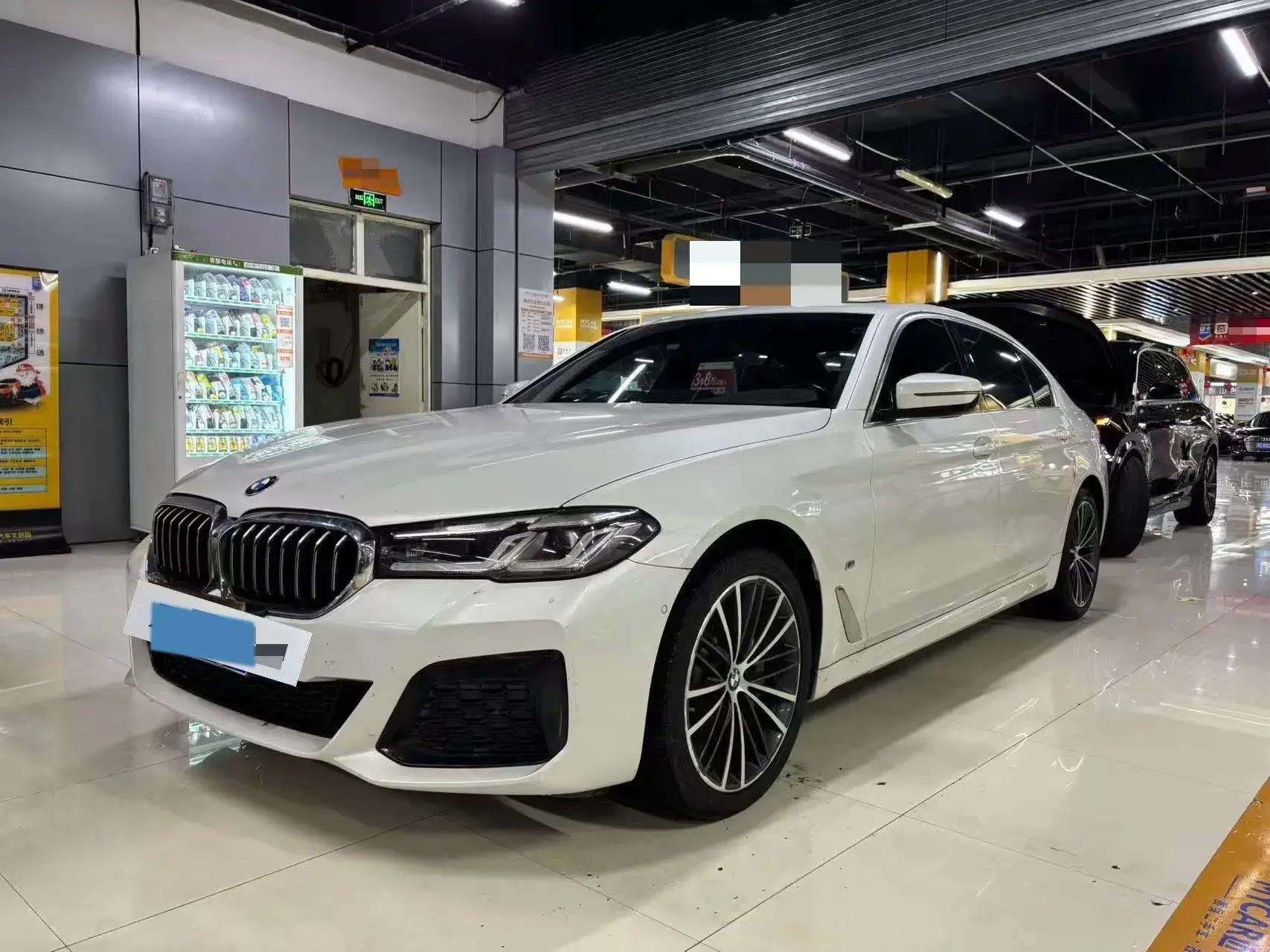 2021 BMW 5 view 1