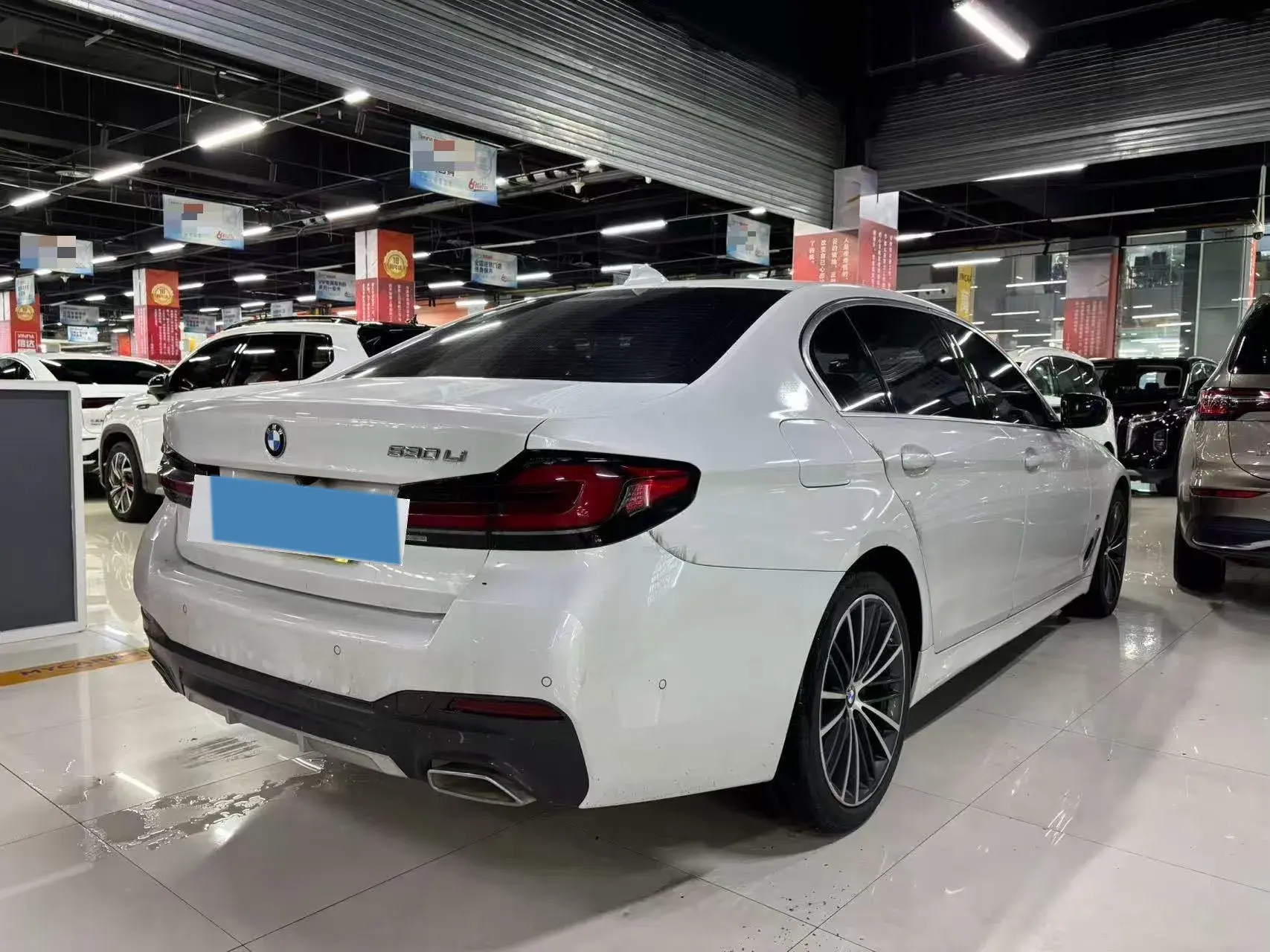 2021 BMW 5 thumbnail 4