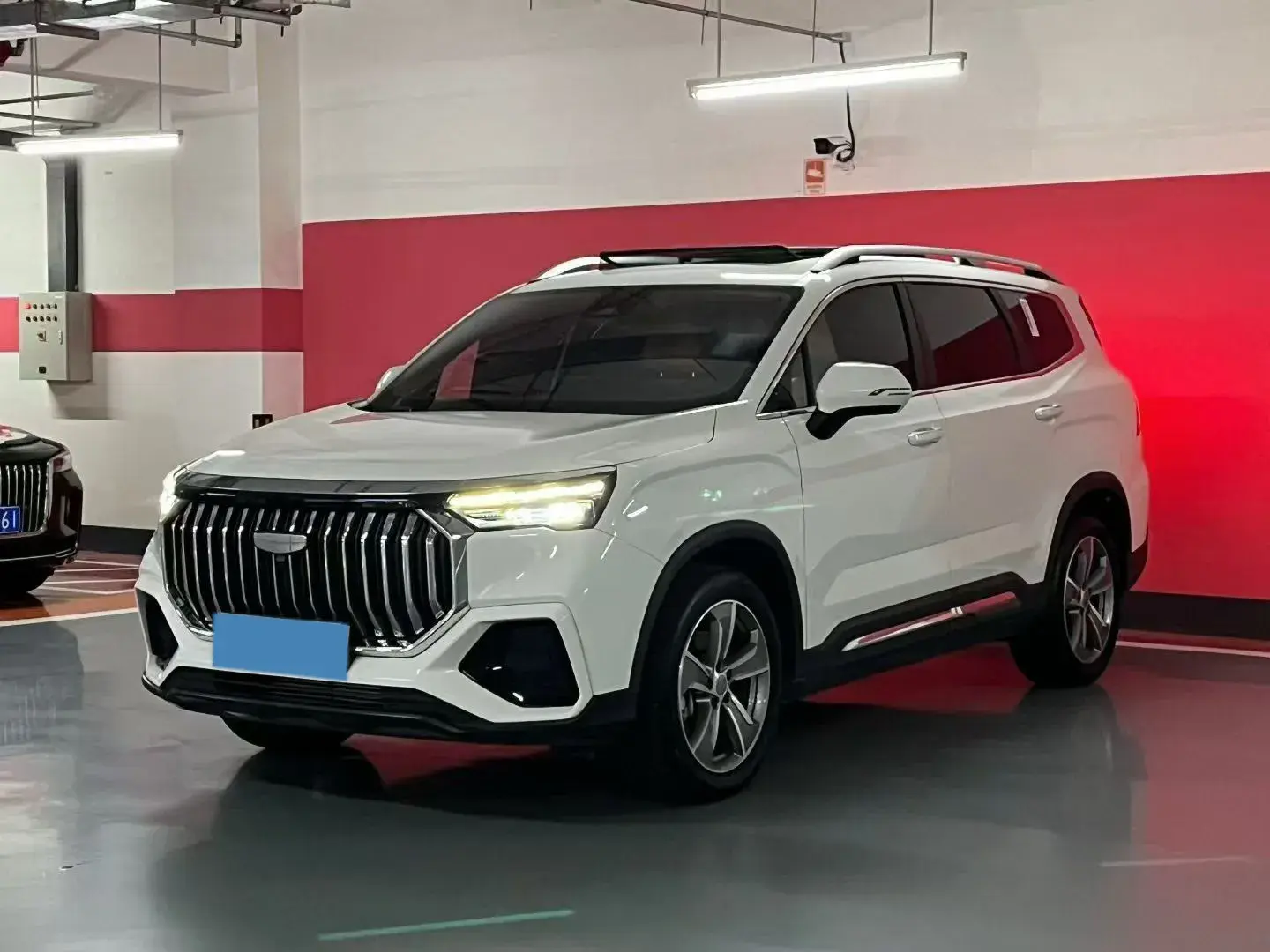 2024 GEELY OKAVANGO view 1