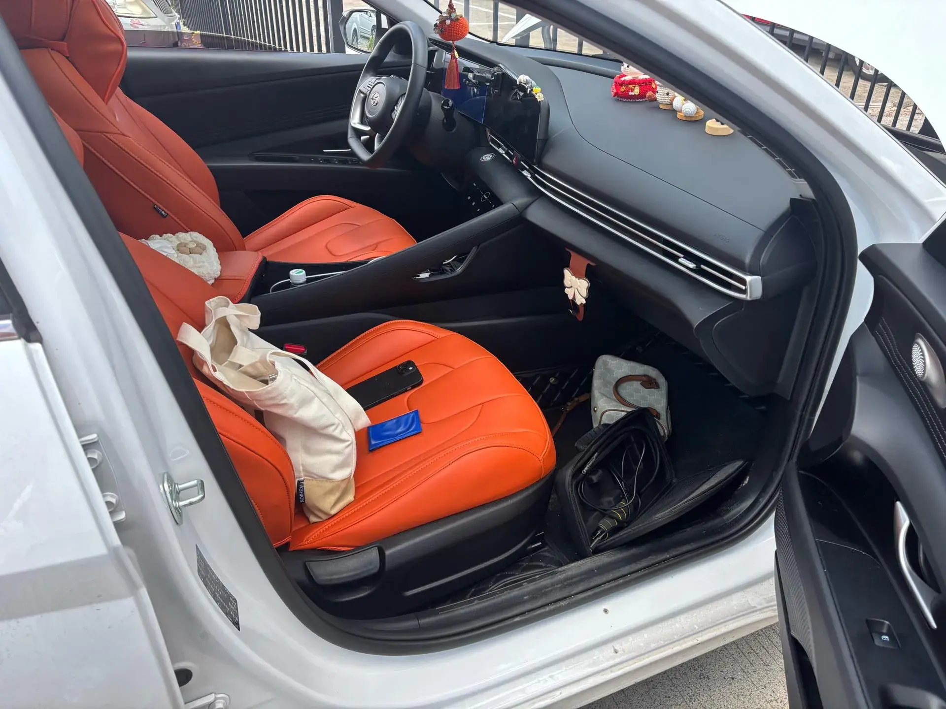 2022 HYUNDAI ELANTRA thumbnail 3